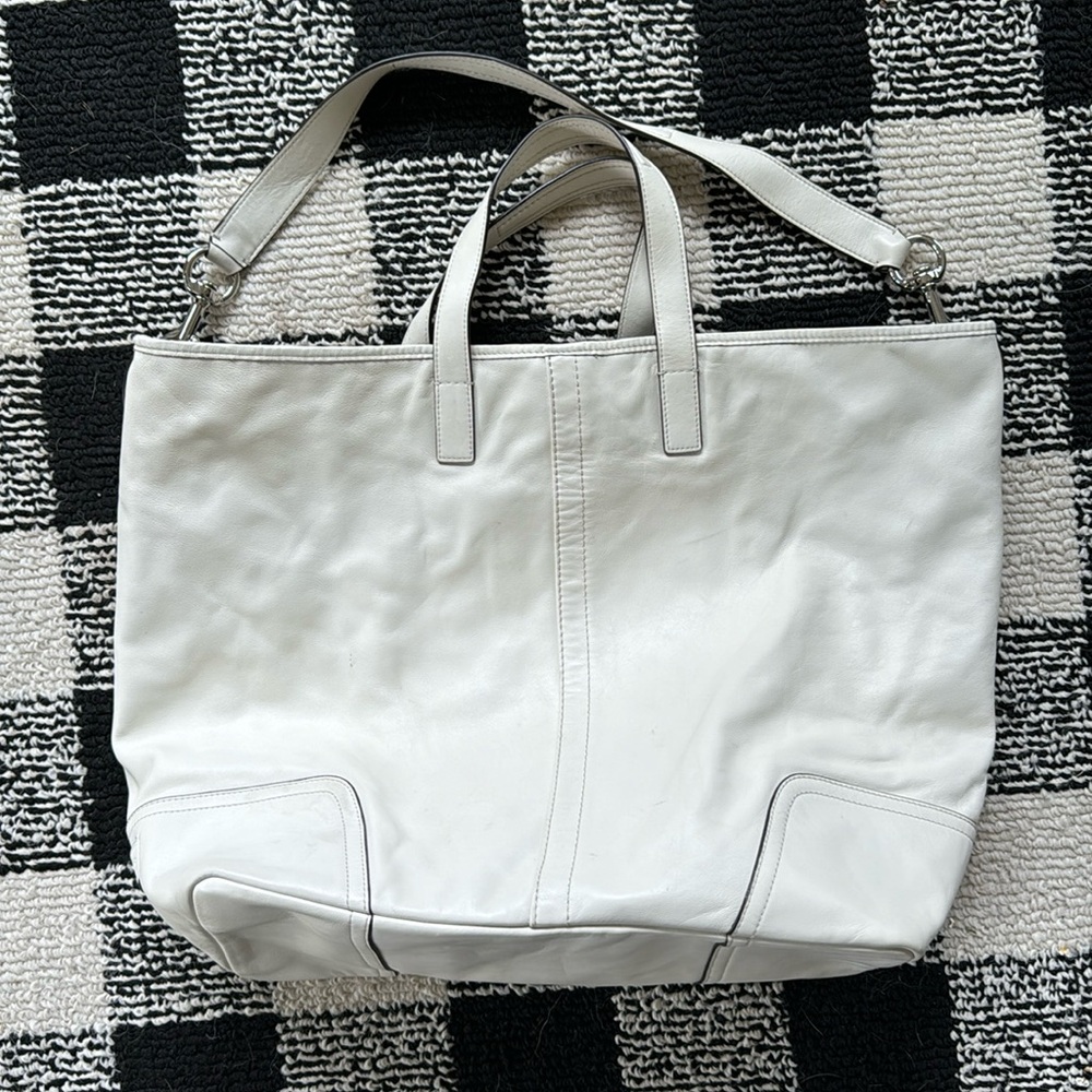 Authentic Excellent used condition Coach White Leather Hobo Bag - Picture 3 of 11